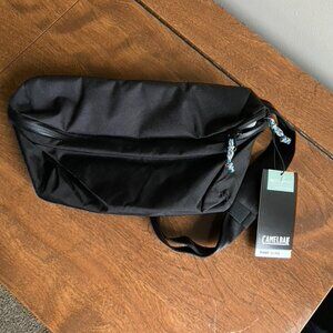 NWT Camelbak Pivot Sling Crossbody Bag